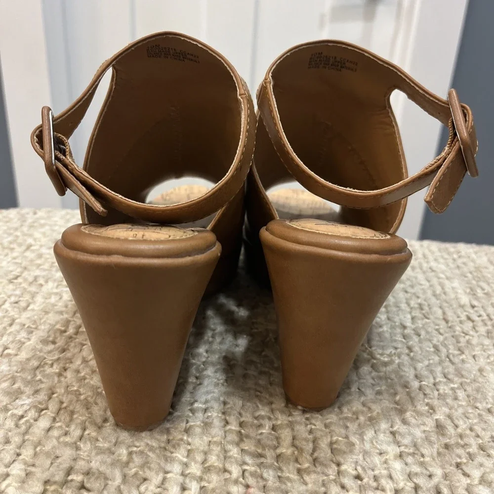 BORN b.o.c Women's Sophie Platform Wedge Mule‎ Size 10 M Camel Brown